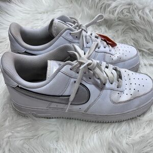 Women’s 9.5 Nike Air Force Shoes